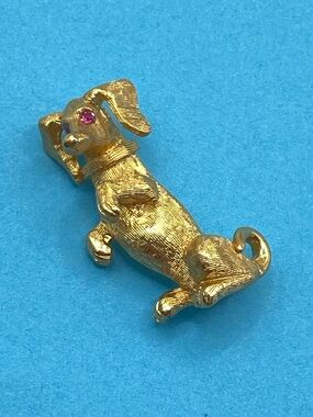 NAPIER Gold Tone Dachshund Dog Brooch Red Rhinestone Eye